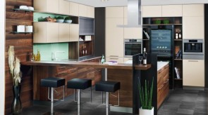 Küche mit integrierten Weinkühlschrank